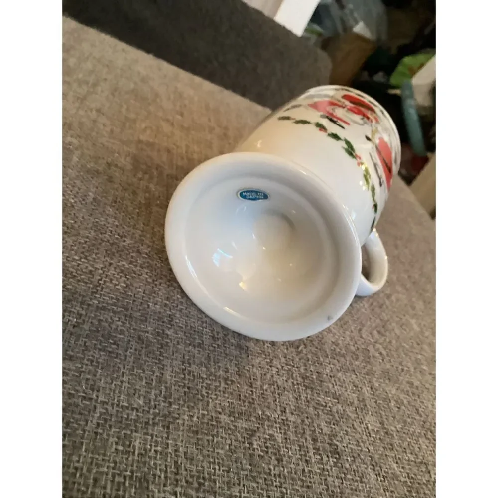 Santa And Mrs Clause Kissing Pedestal Mug With 4 Coasters